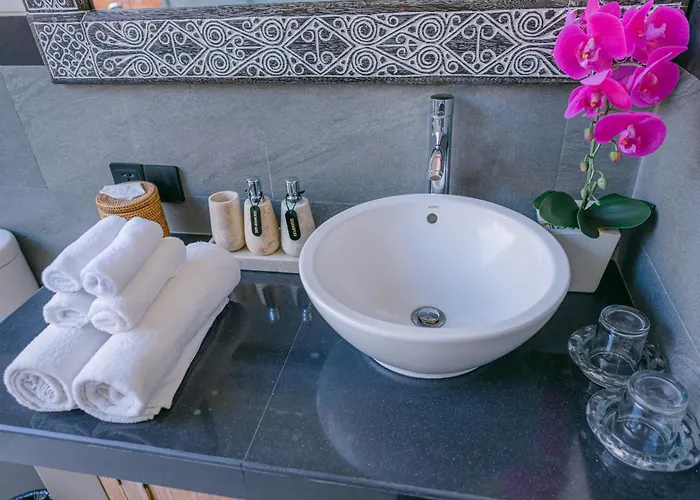 2 Seasons Sun - Luxury With Private Pool *